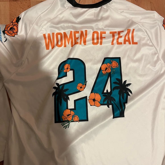 Women of teal San Sharks medium shirt - Picture 2 of 3